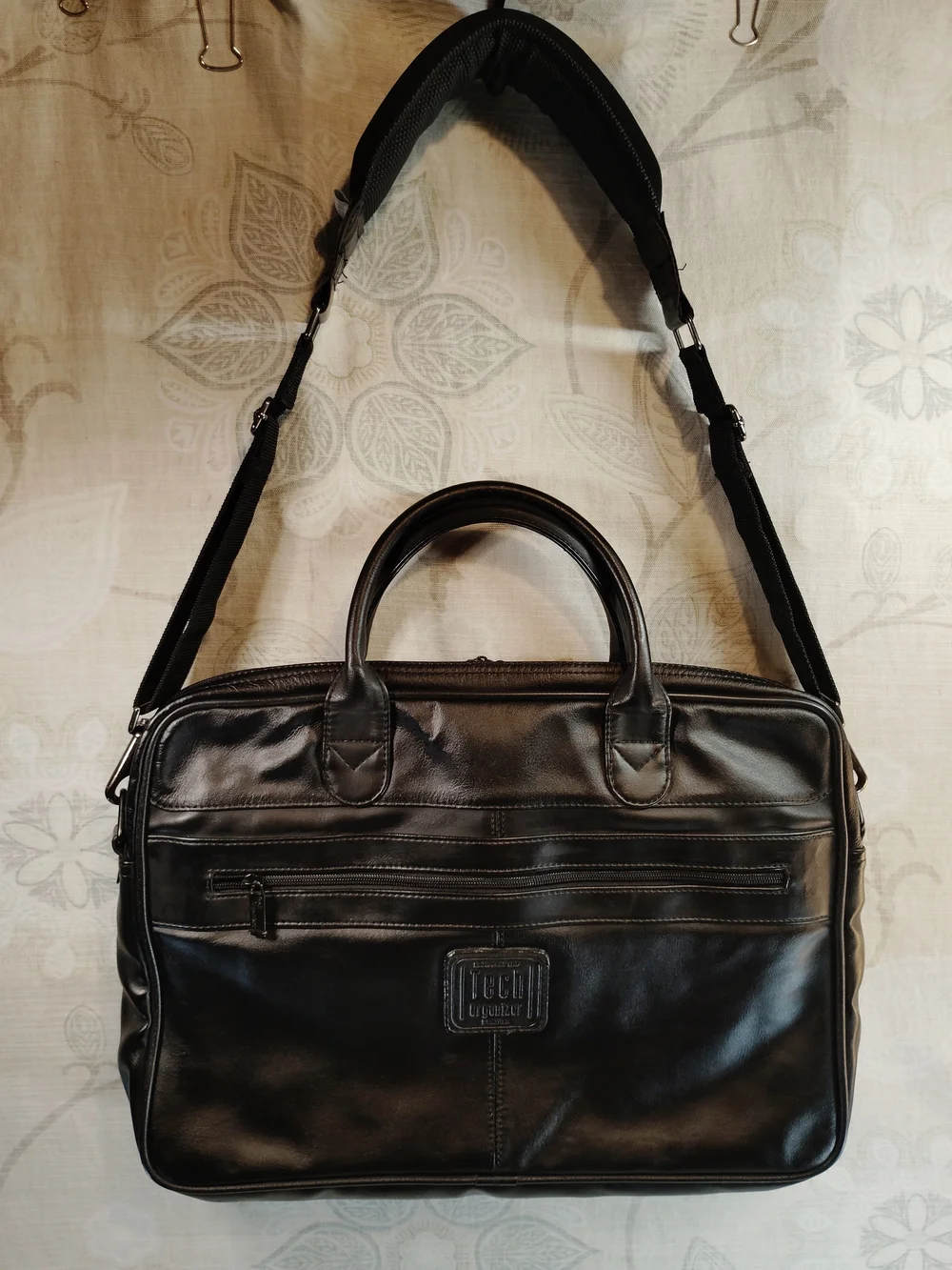 Sleek Black  Genuine Leather Laptop/Messenger Bag/Briefcase with Removable Strap
